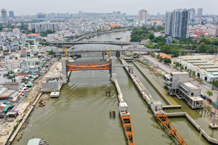 Cống ngăn triều Tân Thuận ở Quận 7, thuộc dự án chống ngập do triều