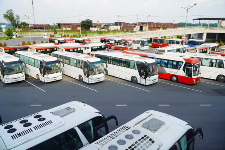 Ôtô khách đậu ở Bến xe Miền Đông mới