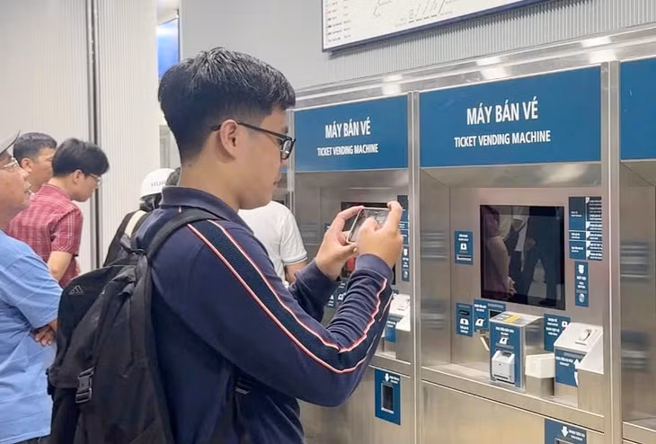 Hệ thống thanh toán vé điện tử không tiền mặt trên tuyến metro 1 giúp người dân thuận lợi nhất khi đi metro