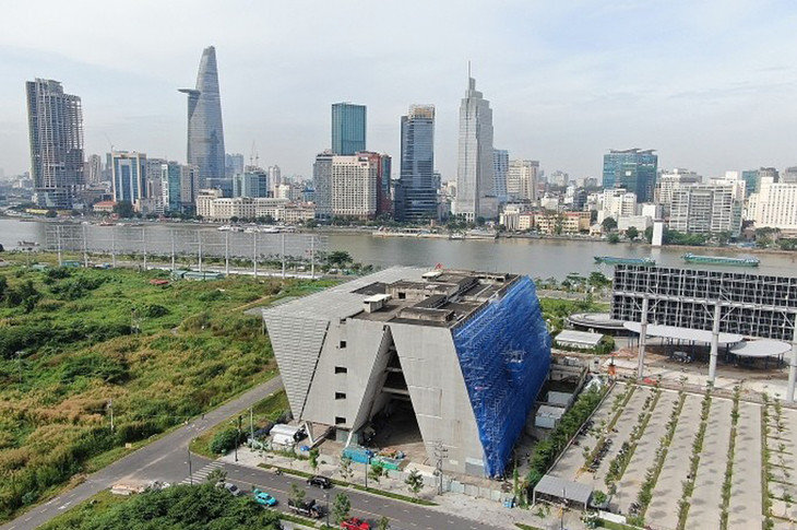 Toà nhà trung tâm triển lãm quy hoạch TP.HCM được thi công trở lại sau nhiều năm ngưng trệ