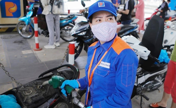 Giá xăng RON 95 tăng không đáng kể lên 20.590 đồng/lít.