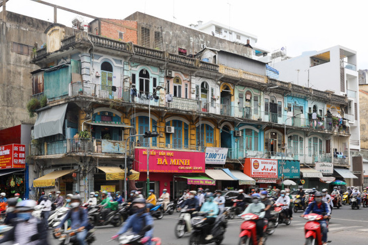 Chung cư 440 Trần Hưng Đạo được xây dựng từ trước năm 1975 đã bị xuống cấp nghiêm trọng