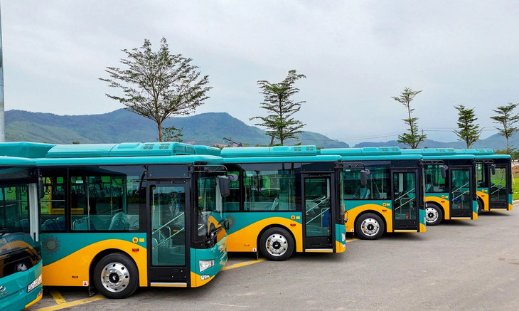 Hệ thống buýt điện "gom" khách cho Metro Bến Thành - Suối Tiên chuẩn bị vận hành Hệ thống buýt điện "gom" khách cho Metro Bến Thành - Suối Tiên chuẩn bị vận hành