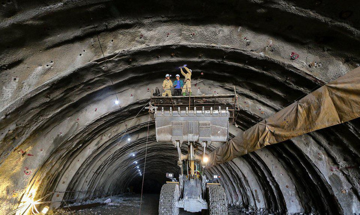 Hạng mục này đã được thi công khoảng 150 m mỗi bên ống hầm