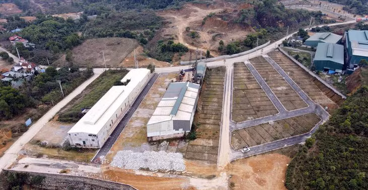 Cũng tại huyện Thạch Thất, khu đất 108 lô đất Bãi Dài ở xã Tiến Xuân cũng đang trong tình trạng bỏ không