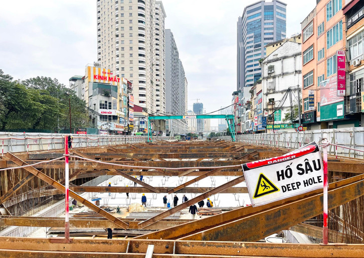 Hầm chui Lê Văn Lương là 1 trong 6 dự án giao thông trọng điểm của thành phố Hà Nội.