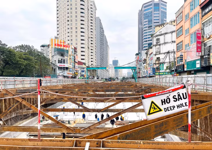 Hầm chui Lê Văn Lương là 1 trong 6 dự án giao thông trọng điểm của thành phố Hà Nội.