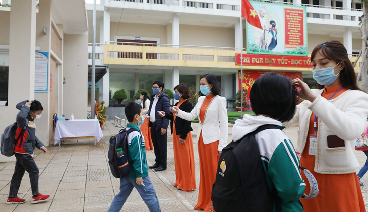 Hơn 400.000 học sinh từ lớp một đến sáu ở 12 quận nội thành Hà Nội đến trường từ 21/2