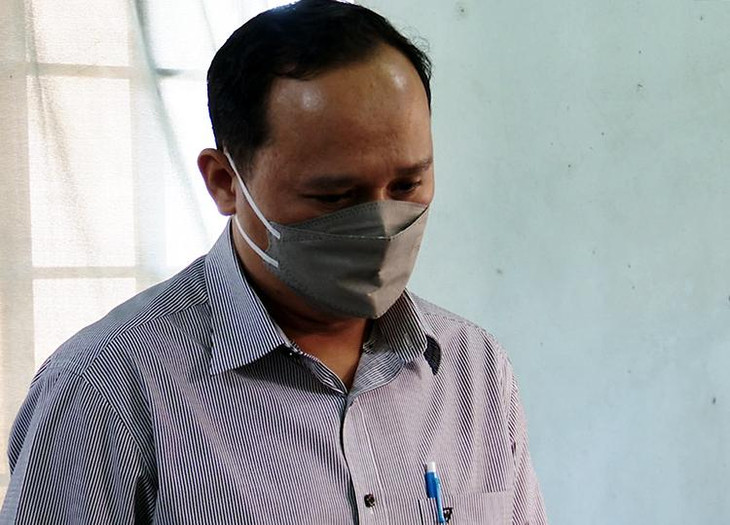 Bị can Trần Anh Tuấn nghe đọc lệnh bắt