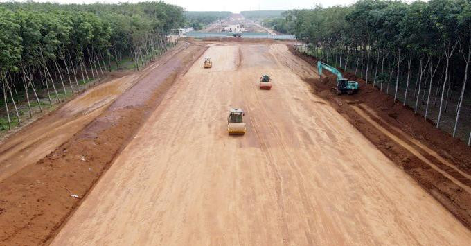 Cao tốc Bắc Nam đoạn Phan Thiết - Dầu Giây đang thi công Cao tốc Bắc Nam đoạn Phan Thiết - Dầu Giây đang thi công