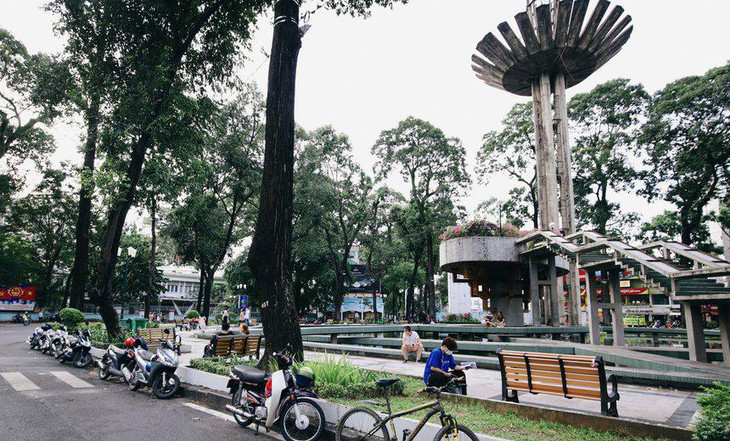 Việc cải tạo vỉa hè xung quanh khu vực hồ Con Rùa được thực hiện bằng nguồn vốn xã hội hóa