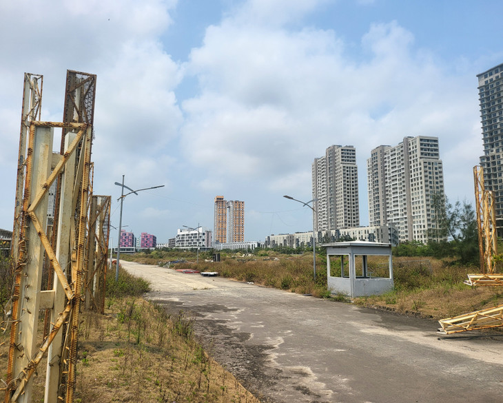 Các Toà căn hộ chung cư và căn hộ Condotel, chung cư cao cấp hoang phế ngay sau 1 - 2 năm đưa vào kinh doanh. Ảnh Hà Minh