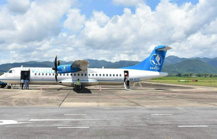 Máy bay ATR72 của hãng hàng không VASCO (thành viên của Vietnam Airlines) tại sân bay Điện Biên