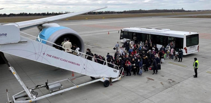 Một chuyến bay đưa người Việt về nước. Ảnh minh họa.