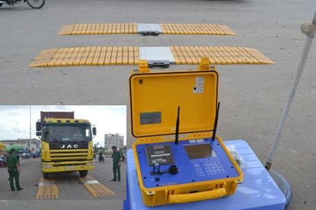 CSGT TP.HCM kiểm tra trọng tải xe