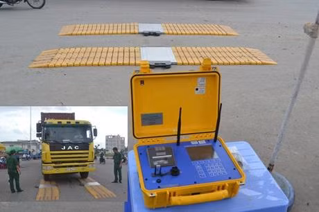 CSGT TP.HCM kiểm tra trọng tải xe