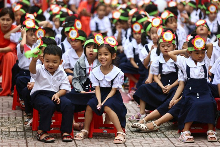 Học sinh lớp 1 trong lễ khai giảng ở trường Tiểu học Đinh Tiên Hoàng, TP Thủ Đức