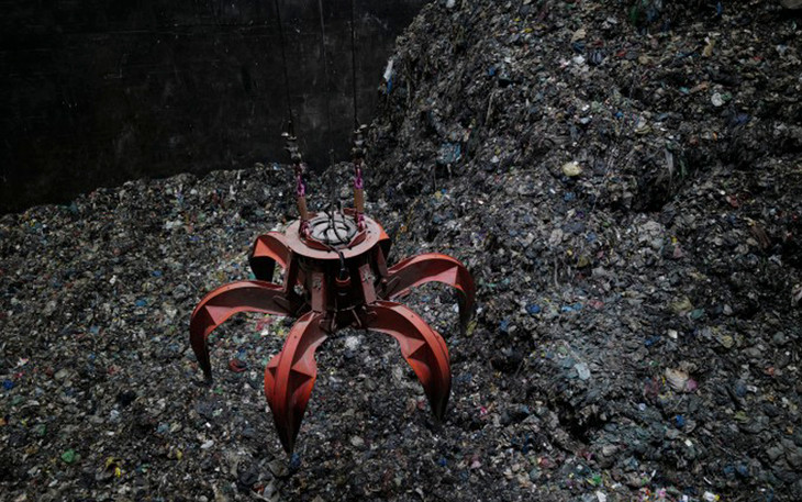 Bên trong bể chứa rác của Nhà máy điện rác Thiên Ý (bãi rác Nam Sơn, Hà Nội) Bên trong bể chứa rác của Nhà máy điện rác Thiên Ý (bãi rác Nam Sơn, Hà Nội)