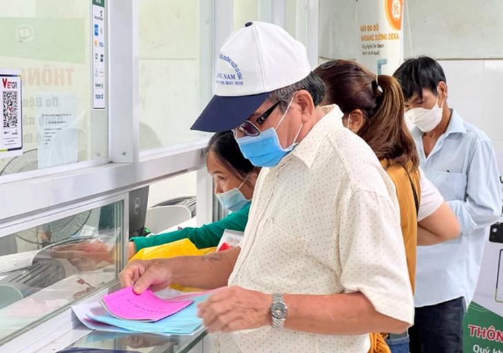 Người dân đi khám chữa bệnh BHYT tại Quảng Nam