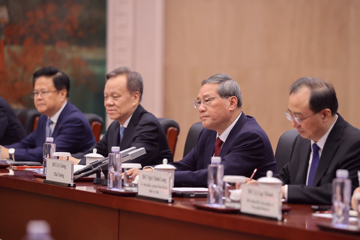 Thủ tướng Lý Cường khẳng định Trung Quốc sẵn sàng mở rộng nhập khẩu nhiều sản phẩm, hàng hóa chất lượng cao từ Việt Nam, khuyến khích các doanh nghiệp có năng lực đầu tư vào Việt Nam trong các lĩnh vực AI, kinh tế số, kinh tế xanh, 5G thế hệ mới, ứng dụng vệ tinh