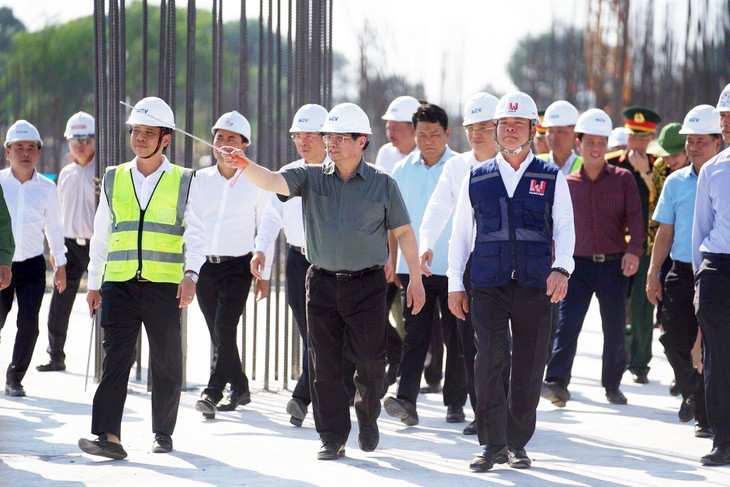 Đoàn công tác của Thủ tướng Phạm Minh Chính kiểm tra tiến độ nhà ga T3 sân bay Tân Sơn Nhất chiều mùng 3 Tết Giáp Thìn