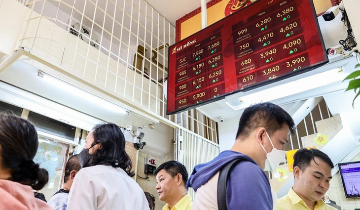 Giá vàng trong nước biến động lạ trong ngày vía Thần Tài