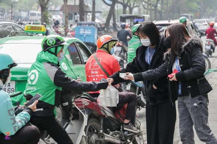 Năm 2023, người Việt đặt đồ ăn trên các ứng dụng Grab, Shopee Food... với tổng giá trị lên tới 1,4 tỷ USD