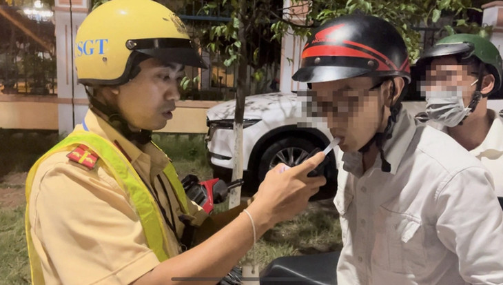 Ngày 13/2, lực lượng CSGT công an các địa phương kiểm tra, xử lý 6.178 trường hợp vi phạm nồng độ cồn. Ảnh minh họa