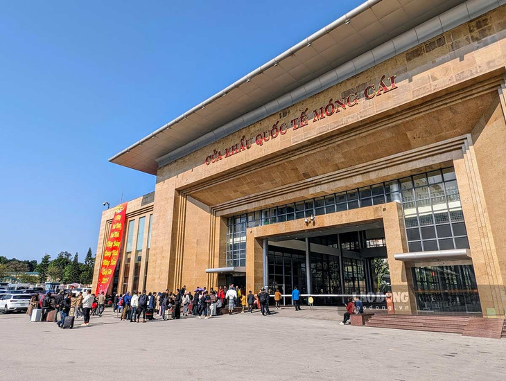 Qua 3 ngày đầu năm Tết Nguyên đán 2024 đã có 25.306 lượt người xuất nhập cảnh qua cửa khẩu quốc tế Móng Cái