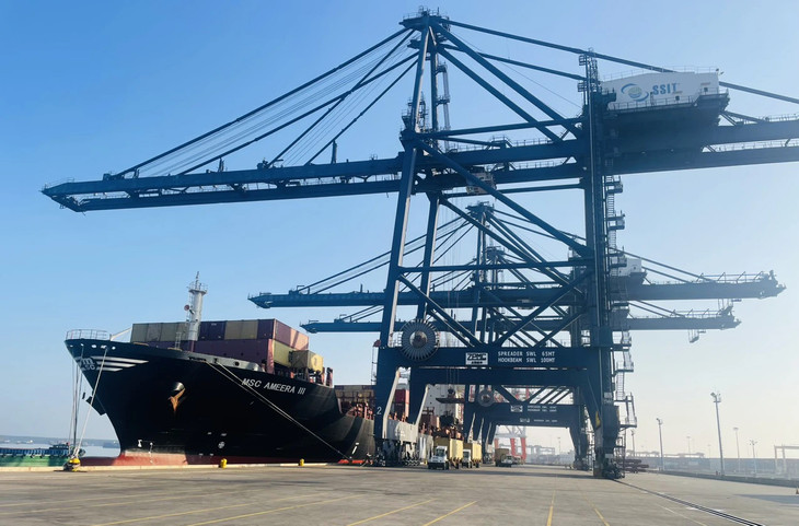 Cảng SSIT đón tàu MSC Ameera &quot;xông đất&quot; làm hàng đầu năm.