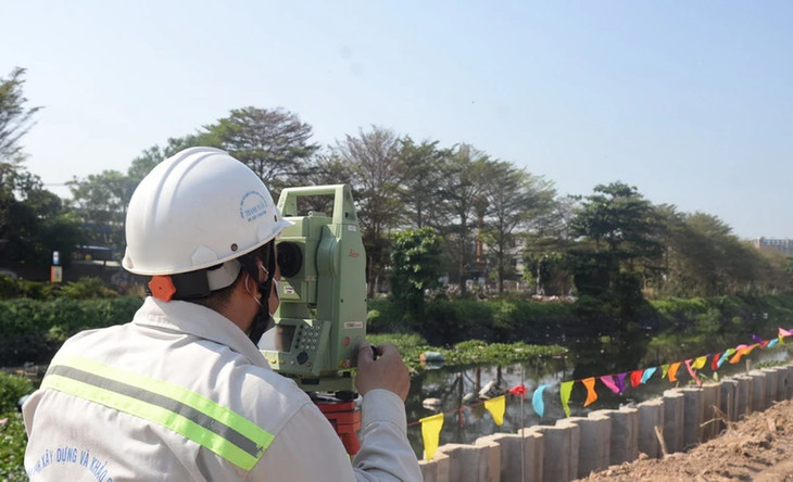 Các kỹ sư, công nhân làm việc tại Dự án kênh Tham Lương - Bến Cát - rạch Nước Lên Các kỹ sư, công nhân làm việc tại Dự án kênh Tham Lương - Bến Cát - rạch Nước Lên