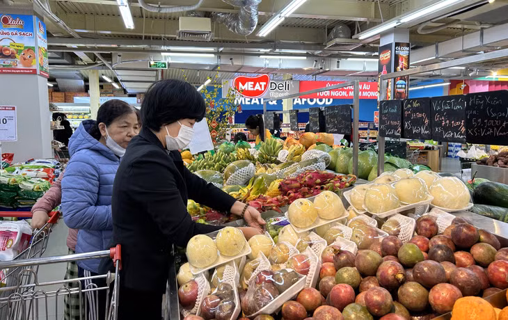 Nhiều điểm bán lẻ ở TP.HCM đồng loạt mở cửa phục vụ vào Mùng 2 Tết