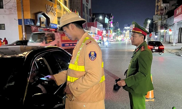 Kiểm tra nồng độ cồn đối với người điều khiển phương tiện trong dịp Tết
