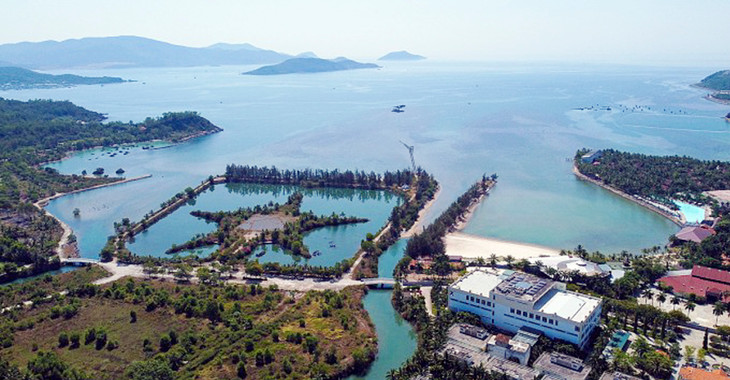 Một góc bãi biển xảy ra tranh chấp giữa hai doanh nghiệp du lịch Một góc bãi biển xảy ra tranh chấp giữa hai doanh nghiệp du lịch