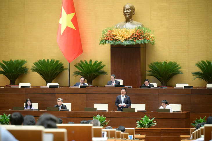 Bộ trưởng Bộ Công thương Nguyễn Hồng Diên phát biểu giải trình, làm rõ một số vấn đề đại biểu Quốc hội nêu