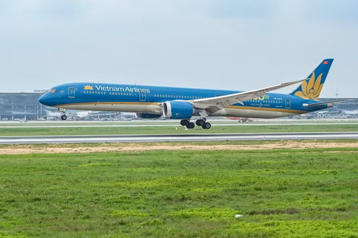 Máy bay Vietnam Airlines tại Nội Bài