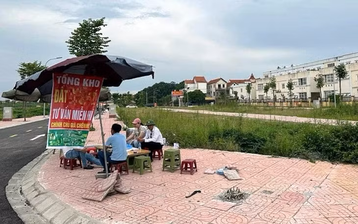 Nhóm môi giới chào bán các lô đất huyện ven Hà Nội