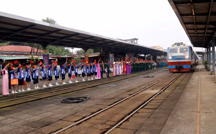 Tàu về Ga Đồng Hới, tỉnh Quảng Bình