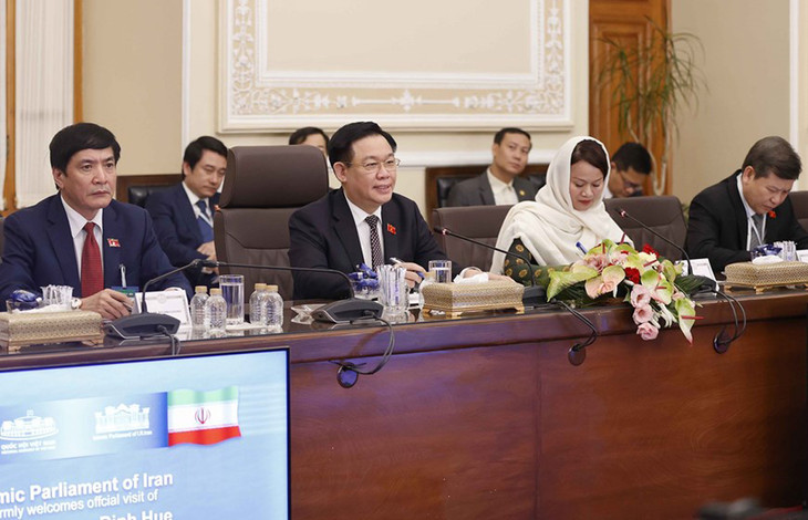 Chủ tịch Quốc hội Vương Đình Huệ phát biểu tại cuộc hội đàm. Ảnh: TTXVN