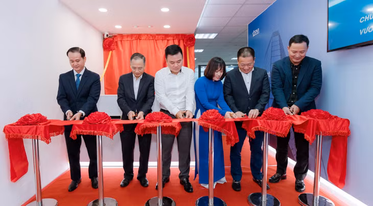 Ban lãnh đạo PVI, Bảo hiểm PVI cắt băng khánh thành ra mắt Chi nhánh Bảo hiểm PVI Đồng Khởi