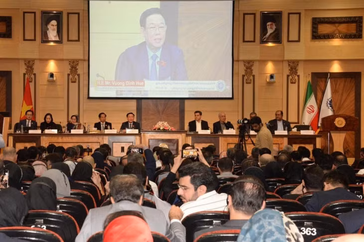 Quang cảnh Diễn đàn Quang cảnh Diễn đàn