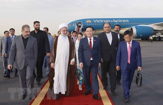 Lễ đón Chủ tịch Quốc hội Vương Đình Huệ tại Sân bay Mehrabad, thủ đô Tehran. Ảnh: TTXVN