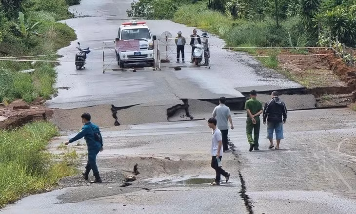 Đường tránh Quốc lộ 20, qua TP. Bảo Lộc bị sụt lún sáng 4/8