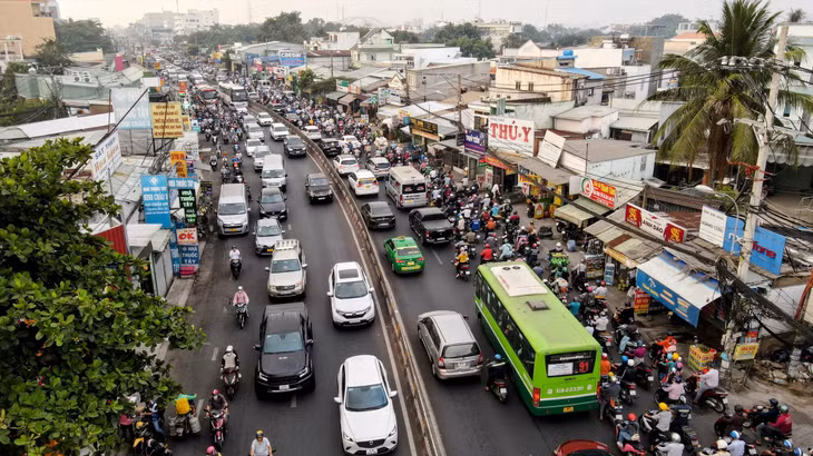 Quốc lộ 13 thường xuyên ùn tắc sẽ được mở rộng theo hợp đồng BOT sắp tới