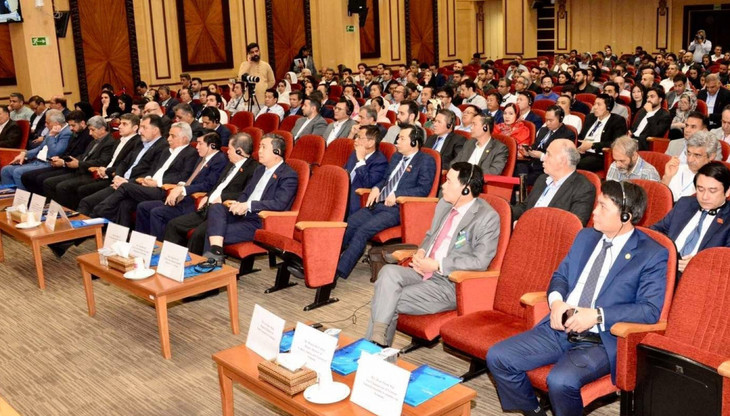 Các đại biểu dự Diễn đàn chính sách, pháp luật hợp tác kinh tế