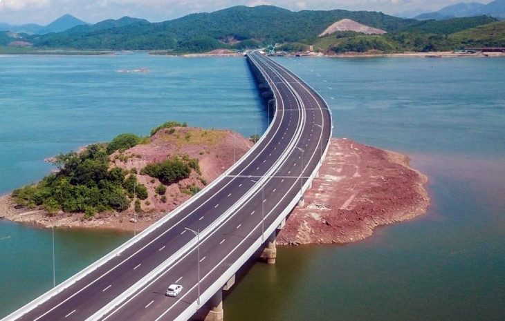 Hiện, UBND tỉnh Quảng Ninh đã có chỉ đạo, yêu cầu chủ đầu tư và các nhà thầu hoàn thành thi công dứt điểm dự án cao tốc Vân Đồn – Móng Cái trong quý III/2022, đảm bảo chất lượng, kỹ thuật, mỹ thuật theo thiết kế.