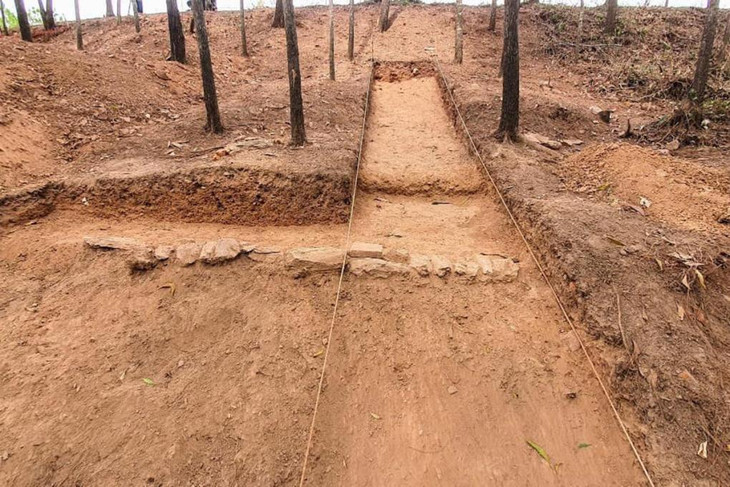 Nền móng nghi là đàn tế thời Tây Sơn ở di tích Núi Bân