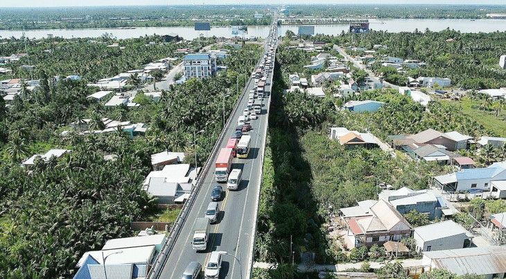 Dùng flycam chống cầu Rạch Miễu ùn tắc dịp 2/9