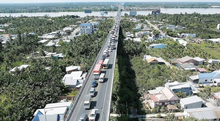 Dùng flycam chống cầu Rạch Miễu ùn tắc dịp 2/9