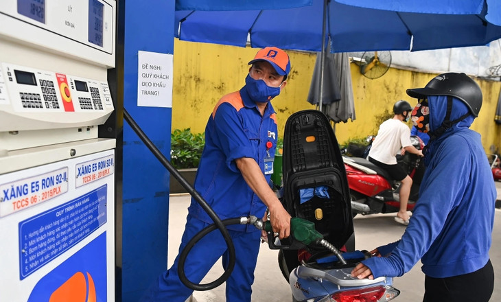 Giá xăng giảm tiếp, về 20.330 đồng/lít